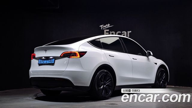 Tesla Model Y 2024