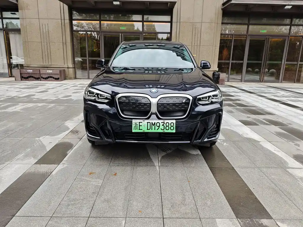 BMW iX3 2023