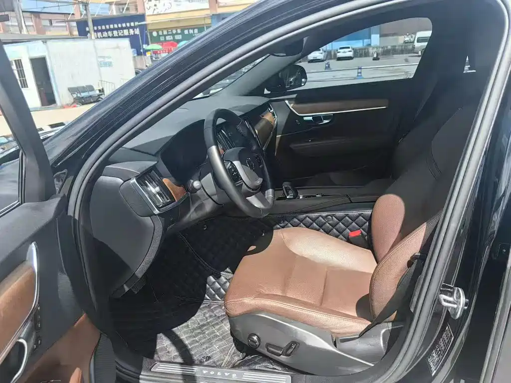 Volvo S90 2022