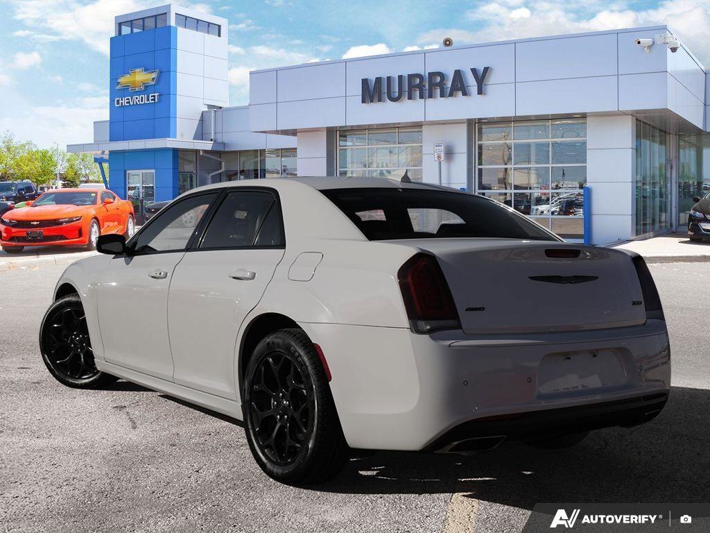 Chrysler 300 2023