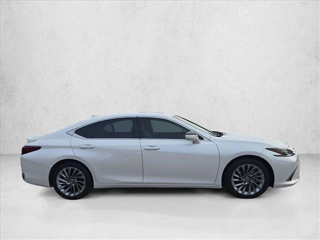 Lexus ES 2024