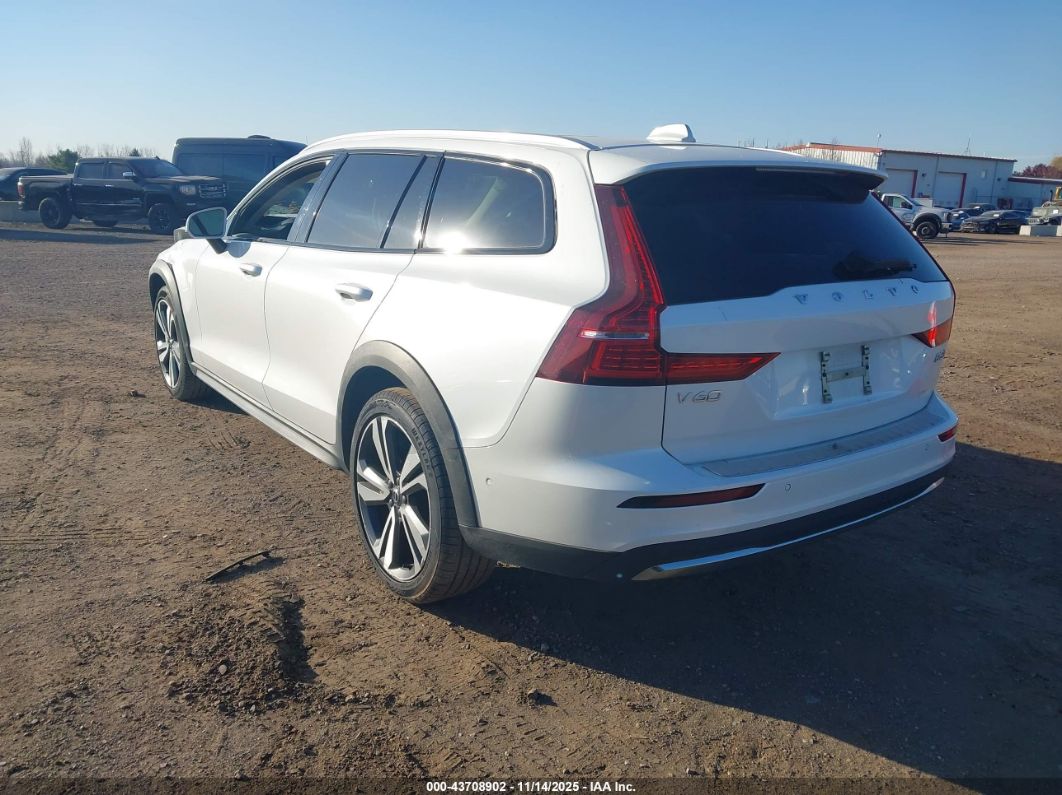 Volvo V60 Cross Country 2025
