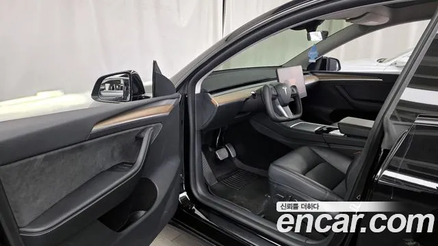 Tesla Model Y 2024