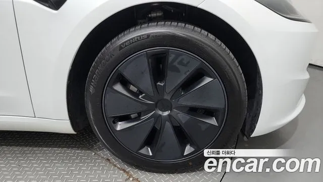 Tesla Model 3 2024