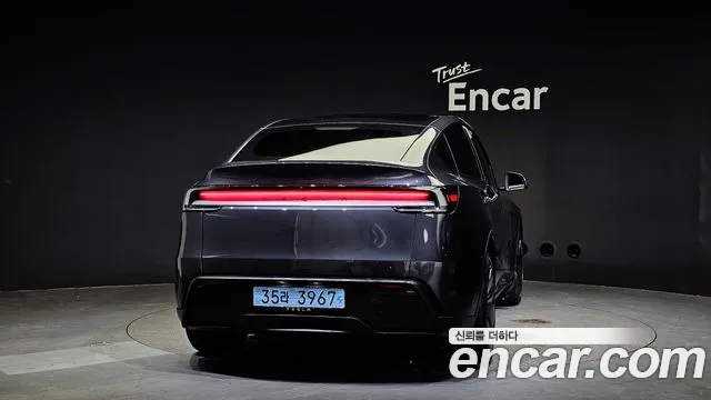 Tesla Model Y 2025