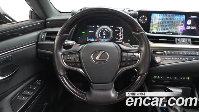 Lexus ES 2020