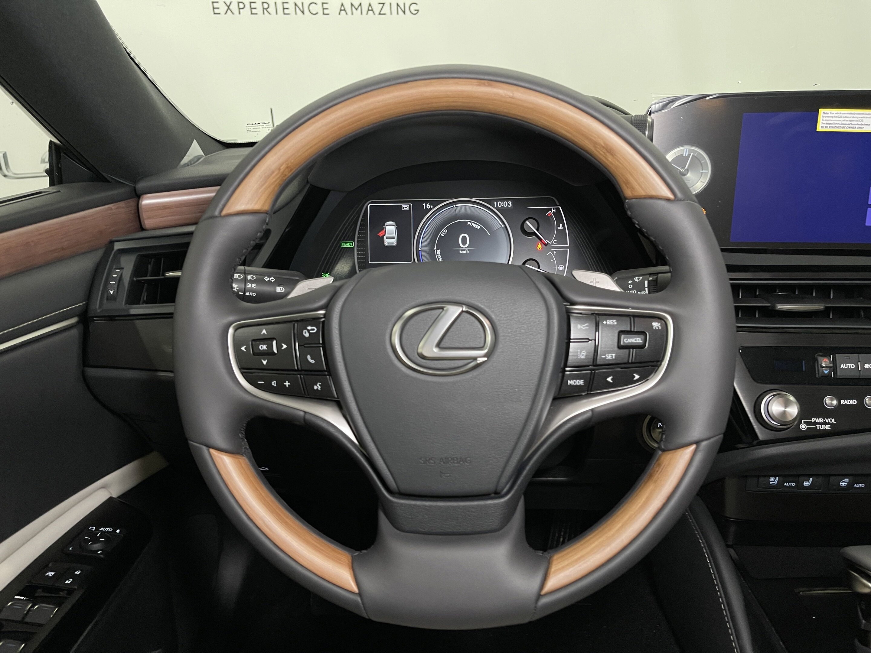 Lexus ES 2025