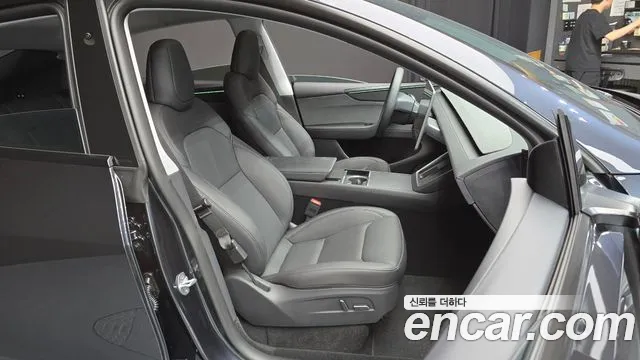 Tesla Model Y 2025