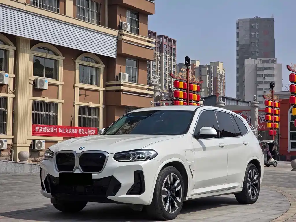 BMW iX3 2024