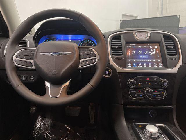 Chrysler 300 2023