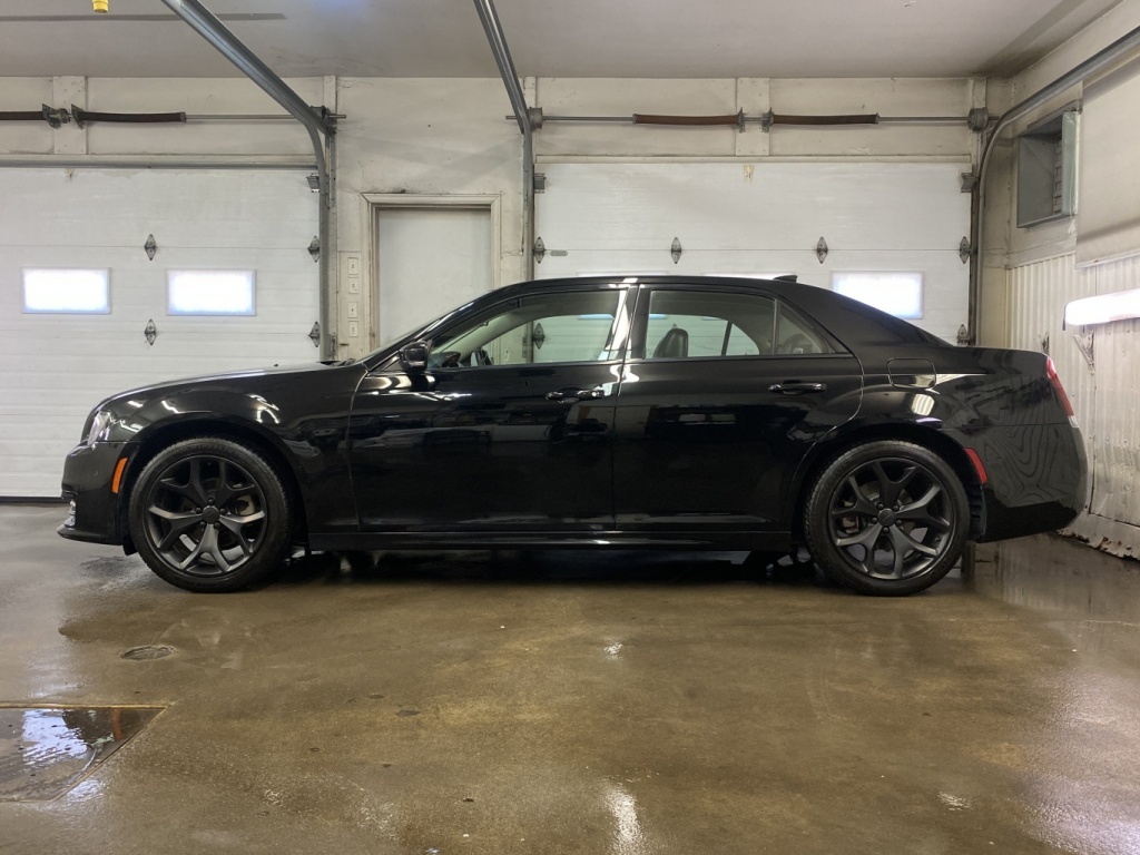 Chrysler 300 2022