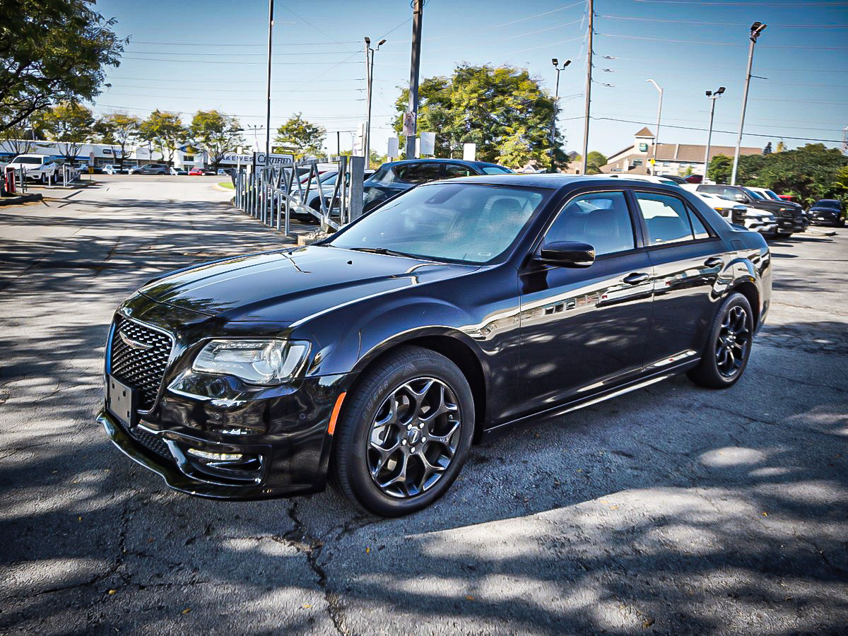 Chrysler 300 2023