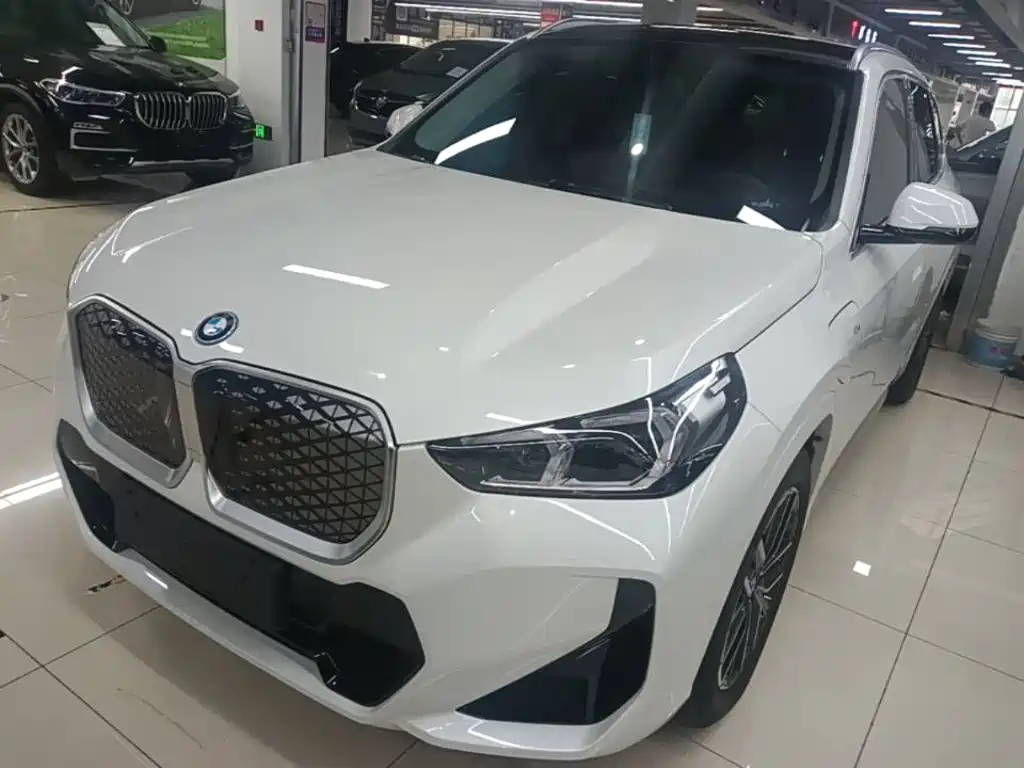 BMW iX1 2024