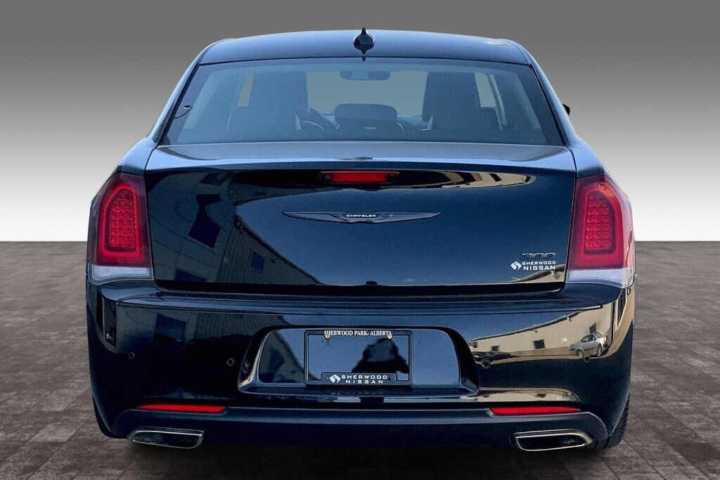 Chrysler 300 2022