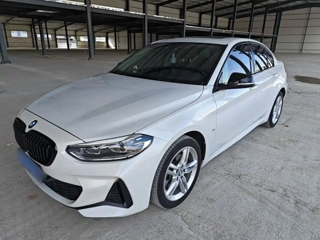 BMW 1 серии 2022