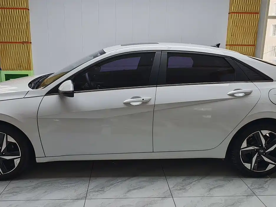 Hyundai Elantra 2022