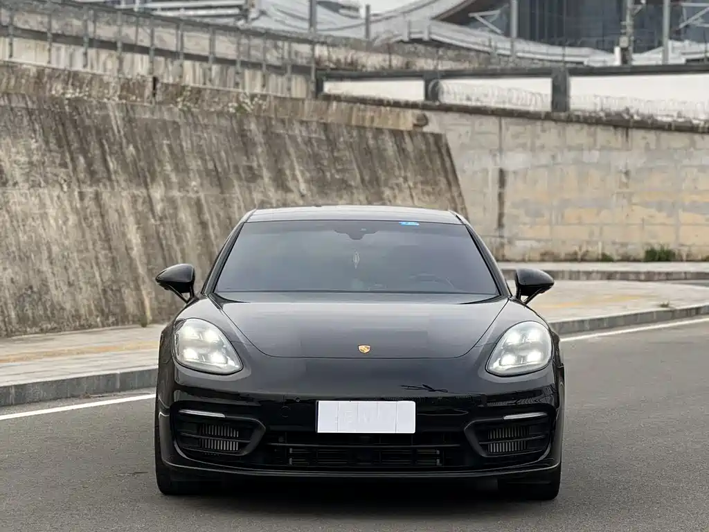 Porsche Panamera 2023