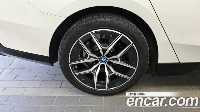 BMW i5 2024