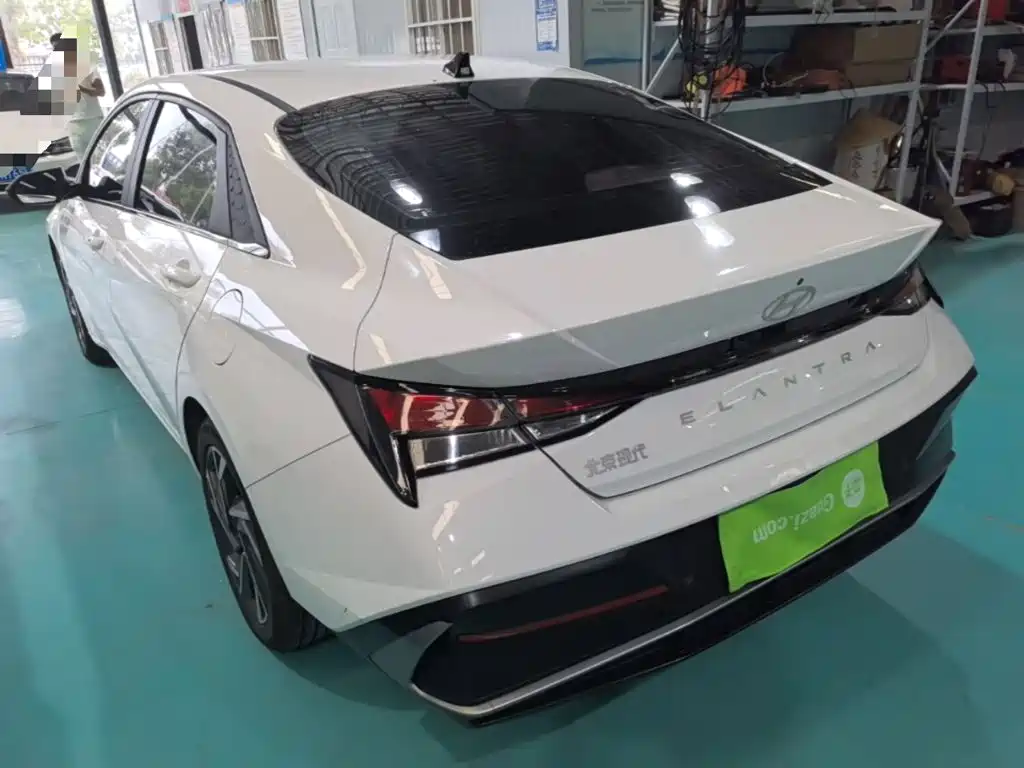 Hyundai Elantra 2025