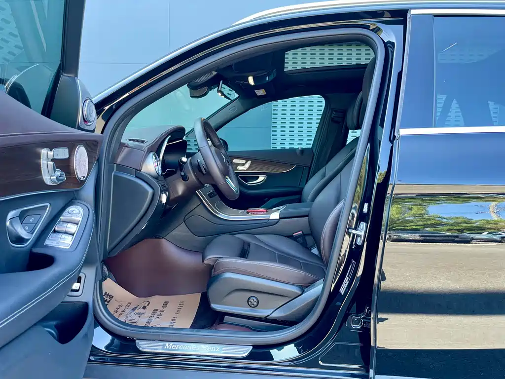 Mercedes-Benz GLC 2023