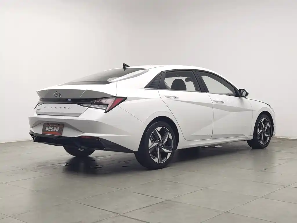 Hyundai Elantra 2022