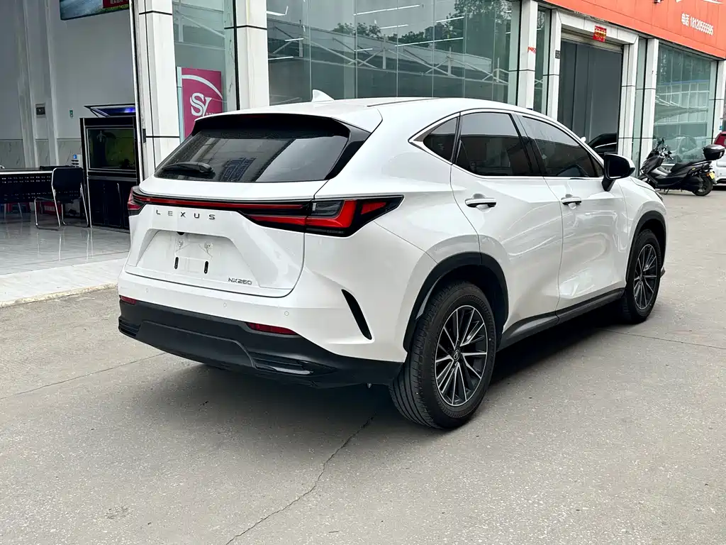 Lexus NX 2023