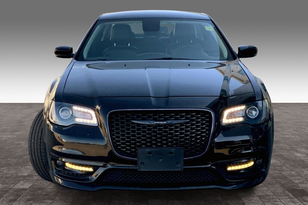Chrysler 300 2022