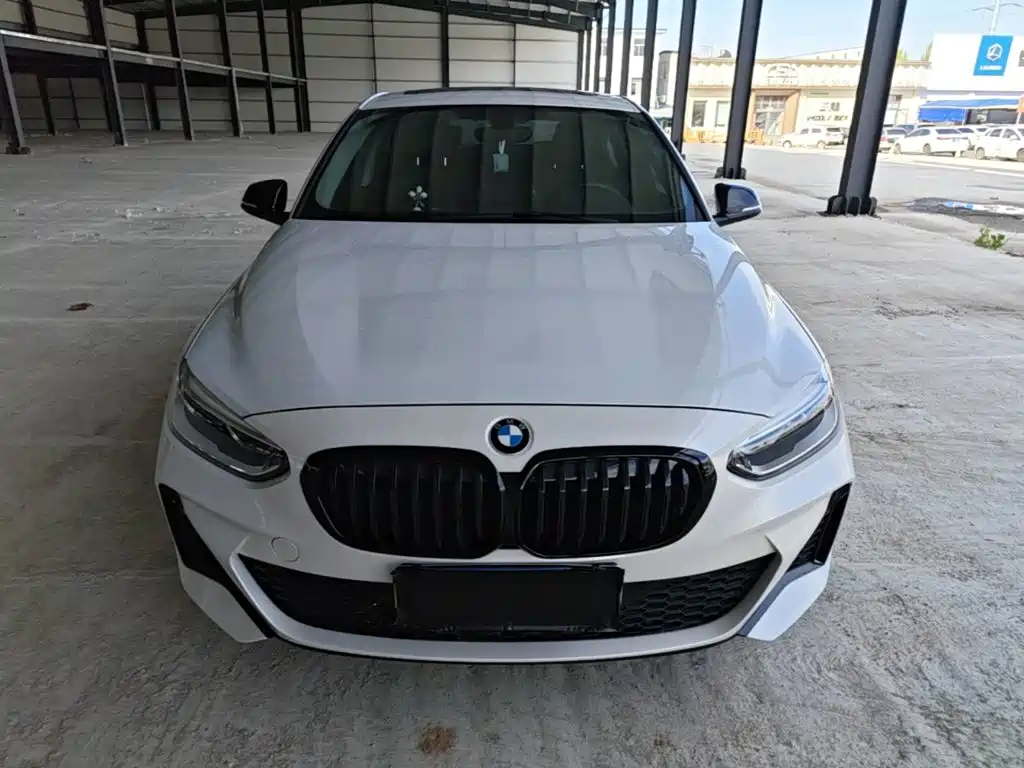 BMW 1 серии 2022
