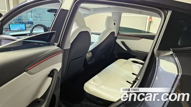 Tesla Model Y 2025