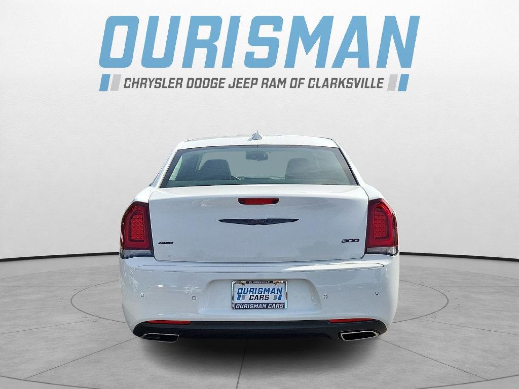 Chrysler 300 2023