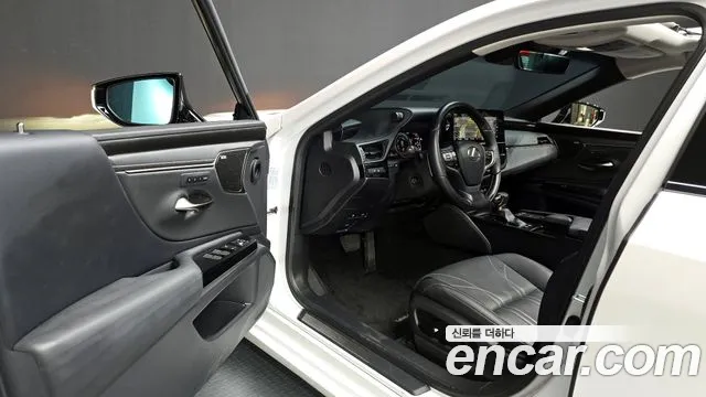 Lexus ES 2022