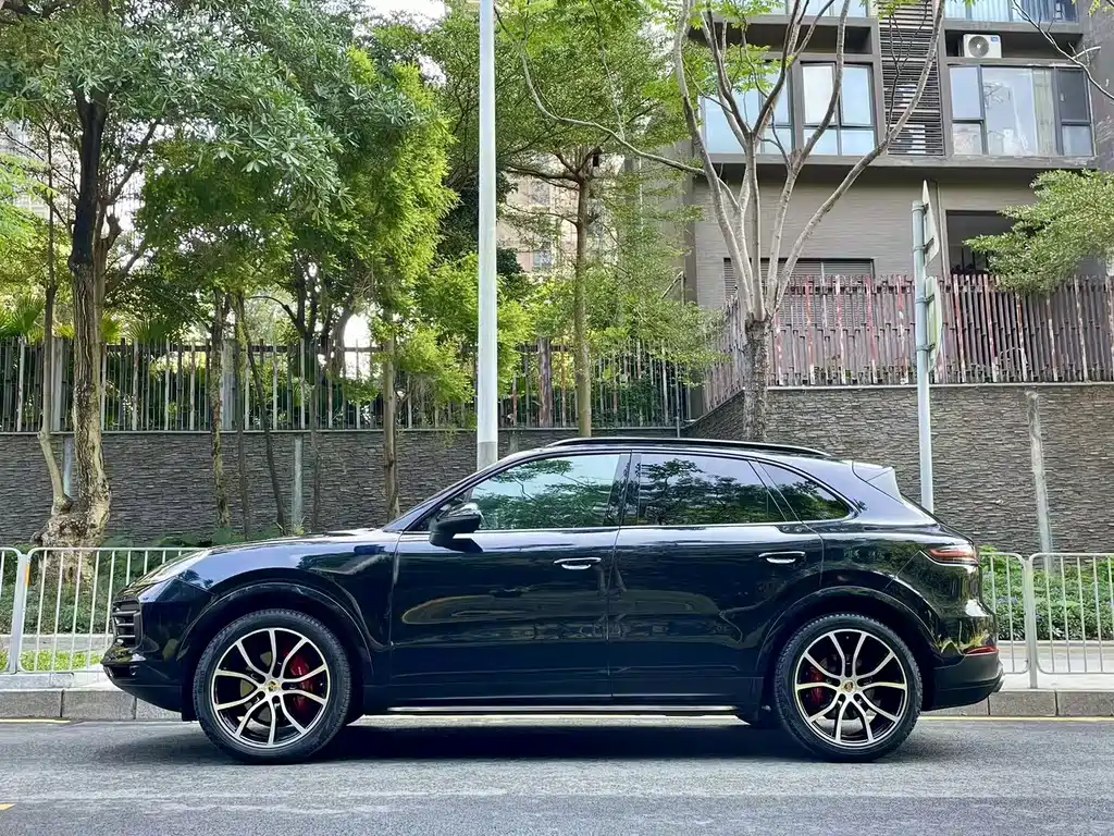 Porsche Cayenne 2021