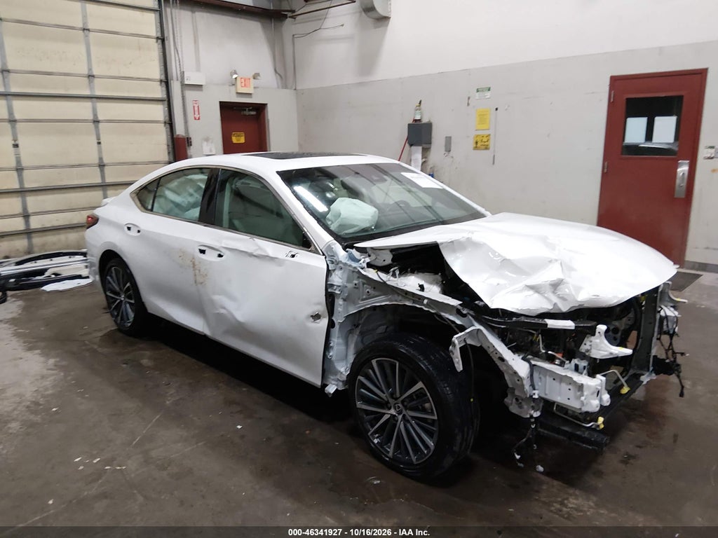 Lexus ES 2025