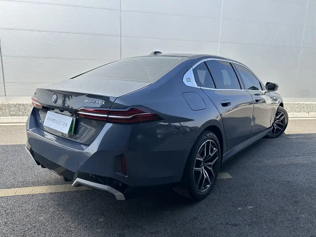BMW i5 2024