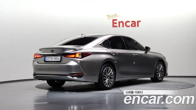 Lexus ES 2024