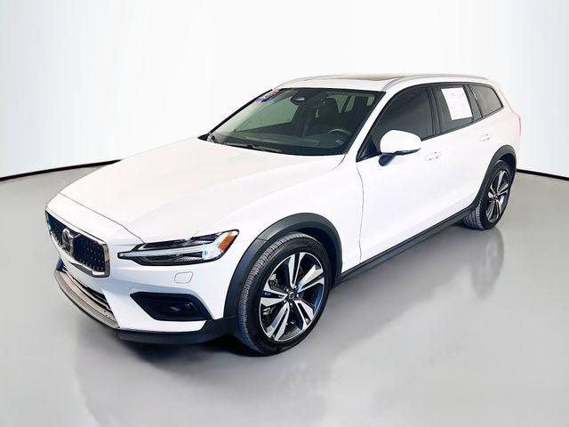 Volvo V60 Cross Country 2023