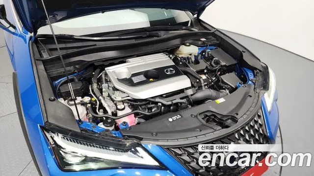 Lexus UX 2021