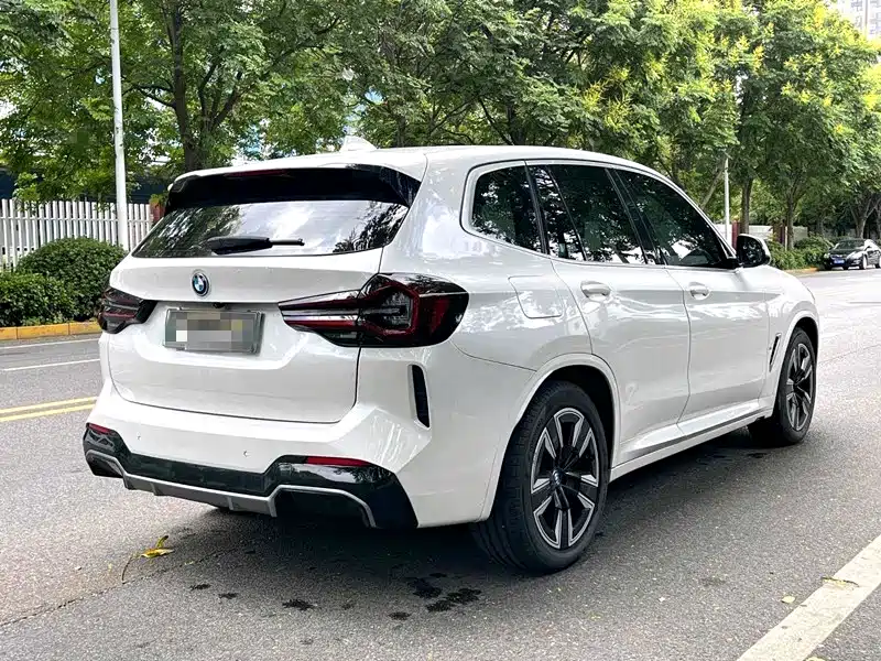 BMW iX3 2023