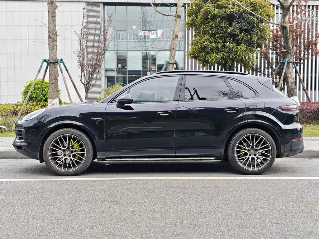 Porsche Cayenne 2021
