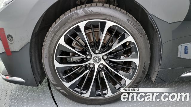 Lexus LS 2022