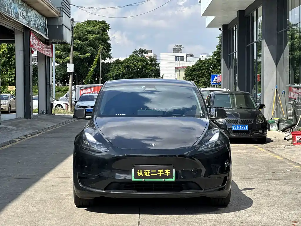Tesla Model Y 2024