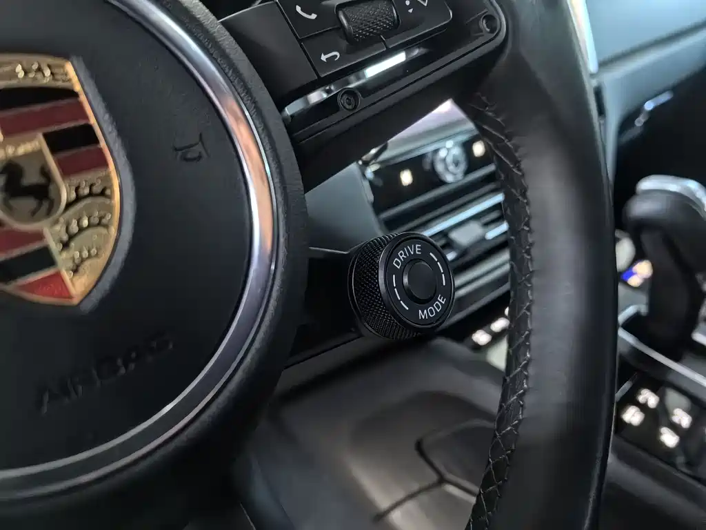 Porsche Macan 2025
