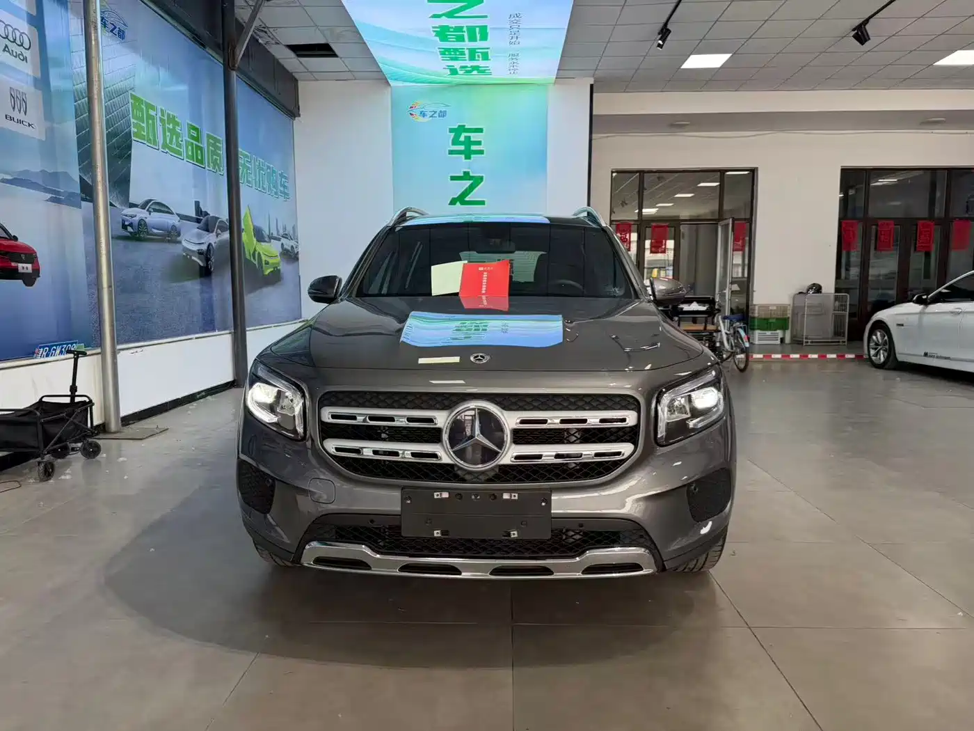 Mercedes-Benz GLB 2023