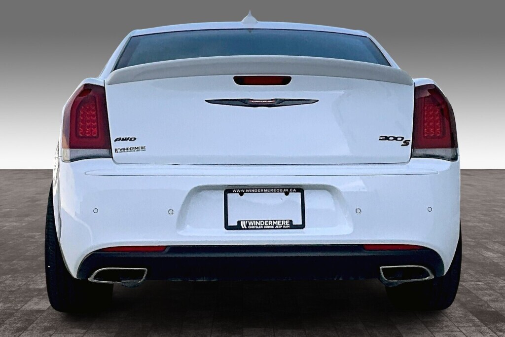 Chrysler 300 2023
