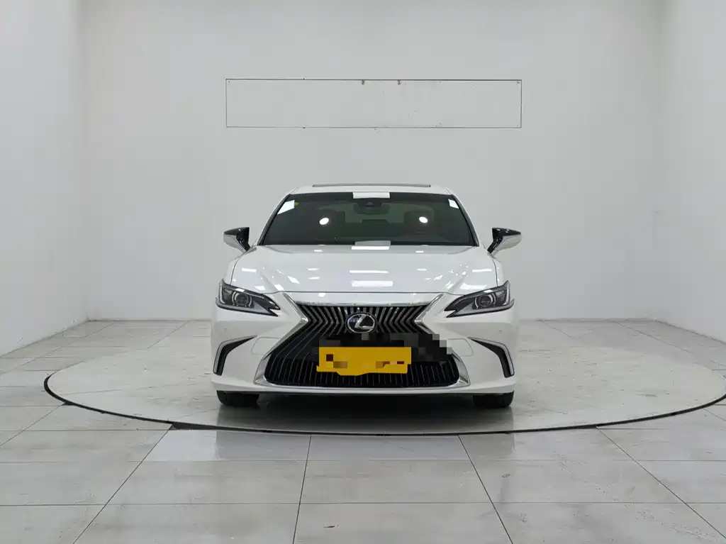 Lexus ES 2022