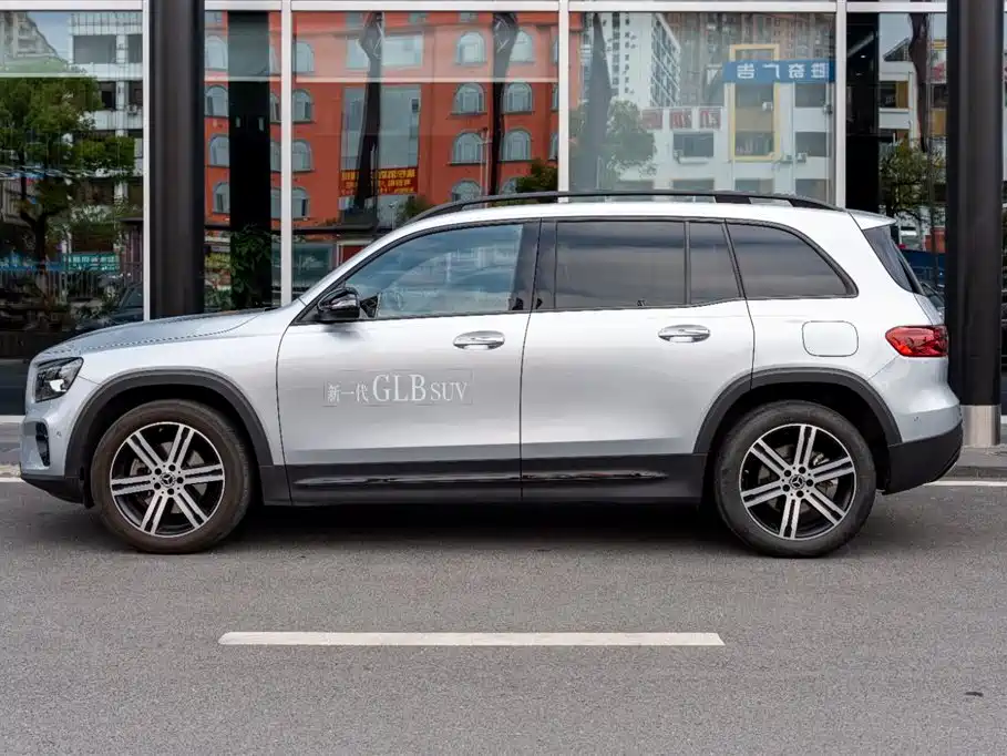 Mercedes-Benz GLB 2023