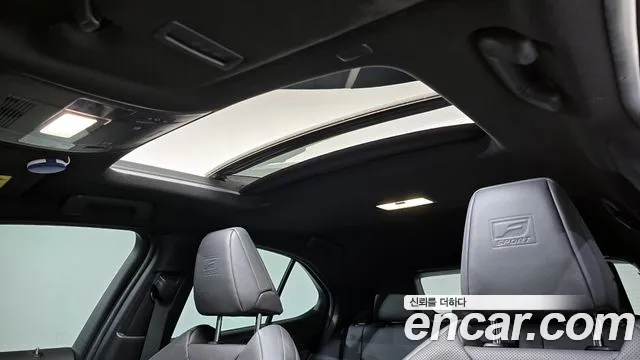 Lexus UX 2021