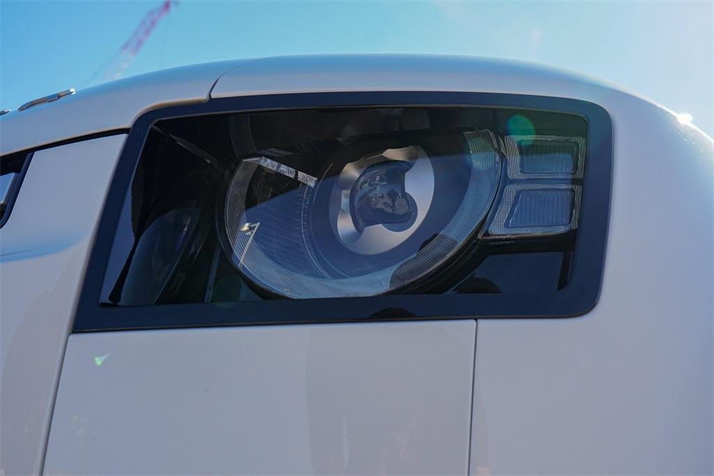 Land Rover Defender 2023