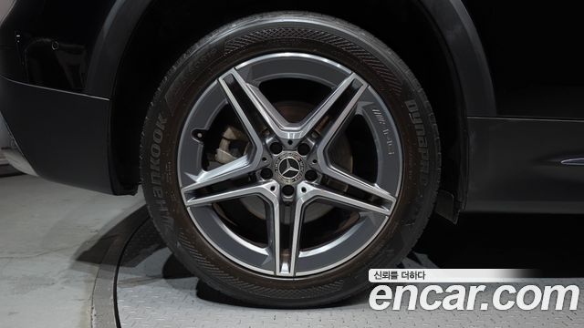 Mercedes-Benz GLB 2021