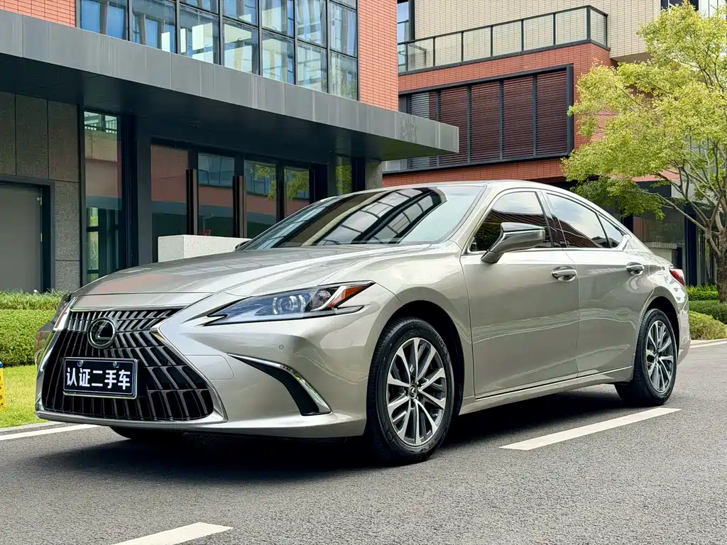 Lexus ES 2024